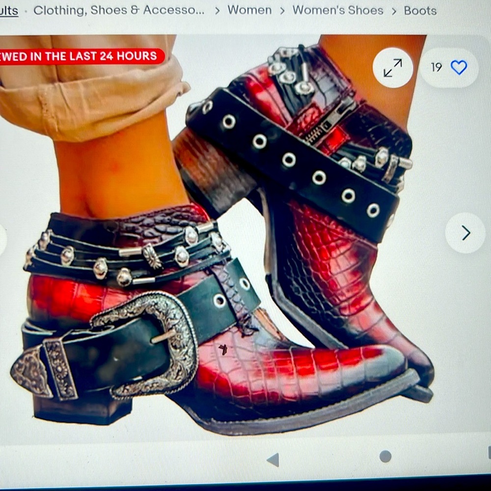 ISO of these in a size 7.5 or 8. Please message mee if you find these!!!